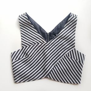 FOREVER 21 Sleeveless Striped V-neck crisscross Crop top Size Small